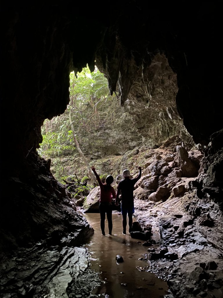 洞窟探検ツアー